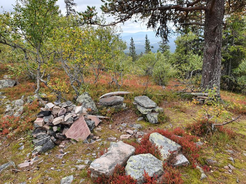 Fil:Kvilplass ved Girdalsvegen.jpg