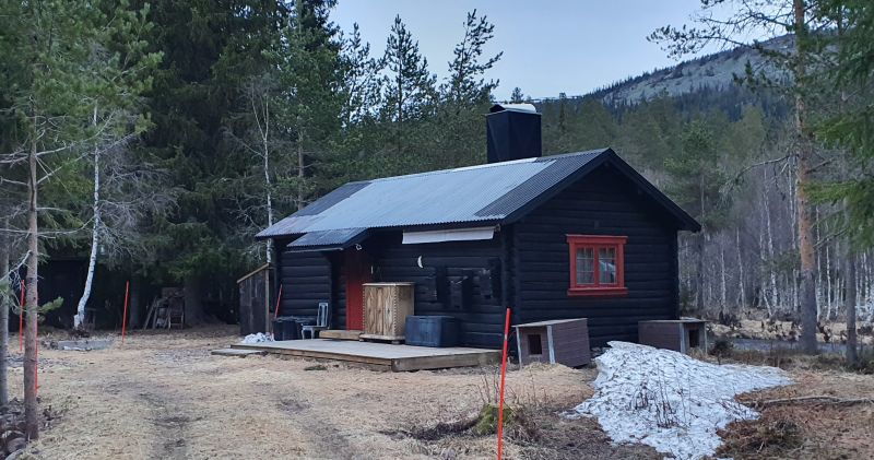Fil:Skogvakterstugua (Skåret).jpg